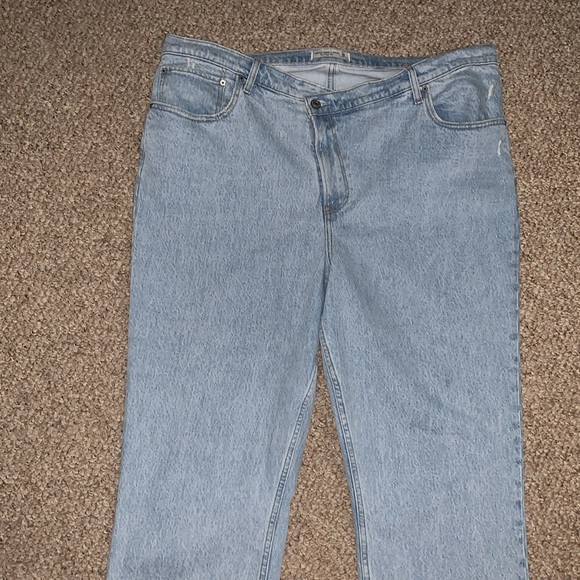 Abercrombie & Fitch 90s Straight Ultra High Rise Criss Cross Jeans - Picture 6 of 10